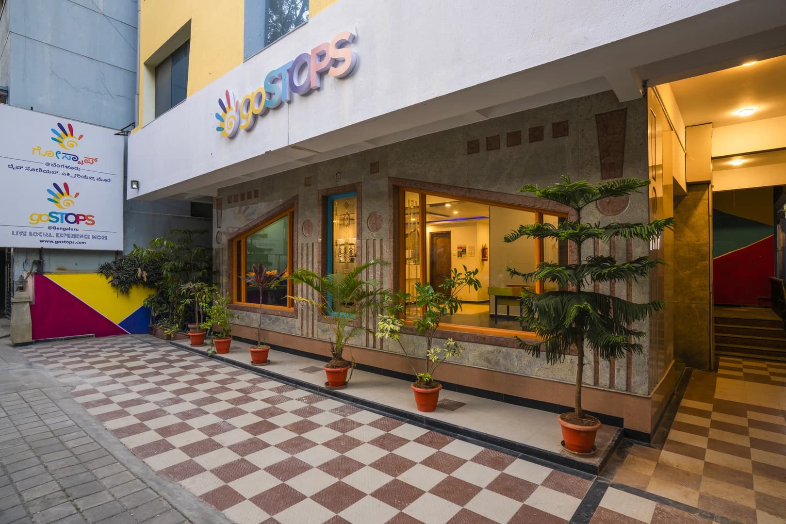 Bengaluru, Gandhi Nagar Majestic - Private Rooms & Dorms